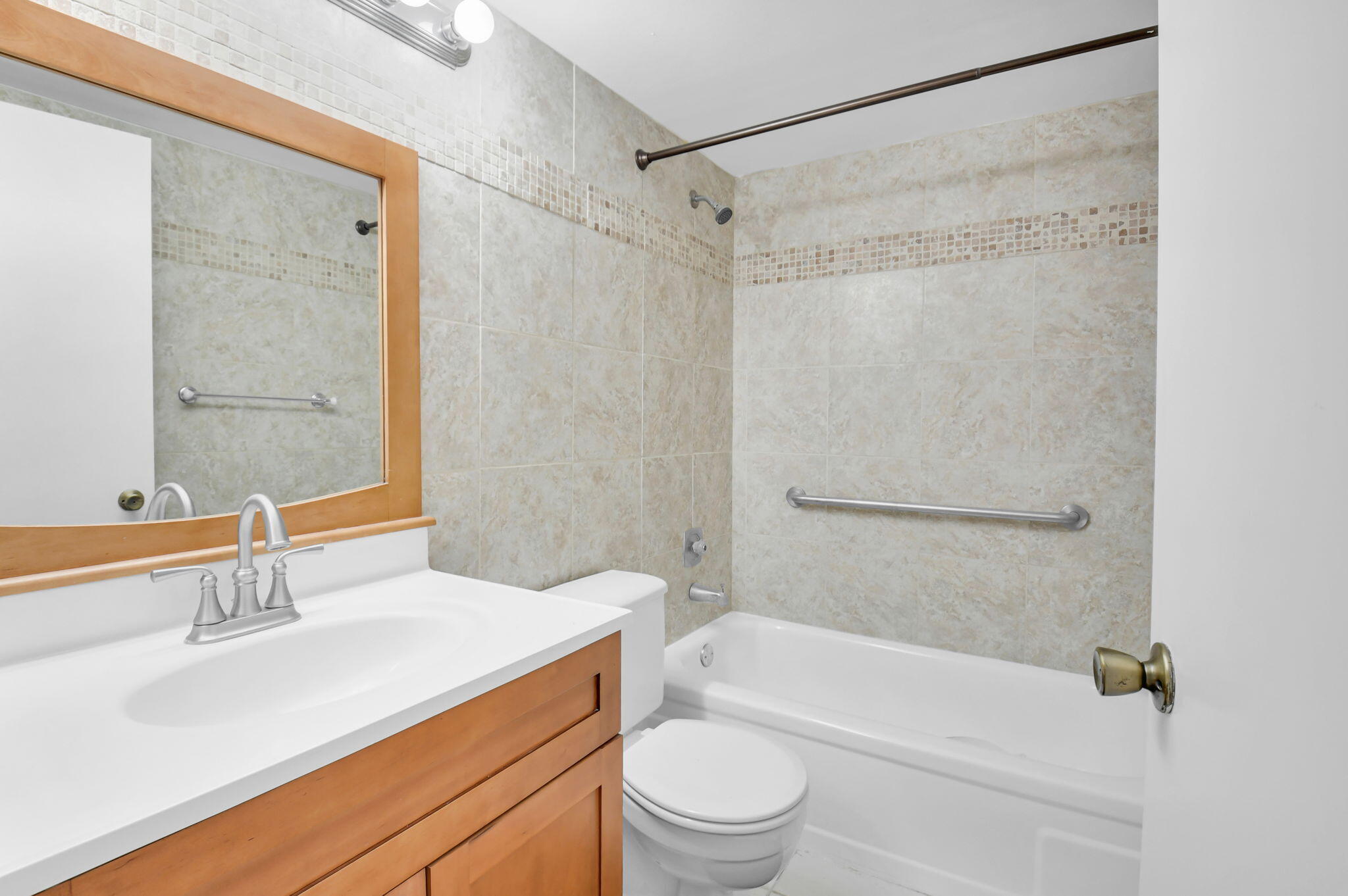 4088 Exeter Boca Raton, FL 33434 - Photo 17 of 48 Main Bathroom
