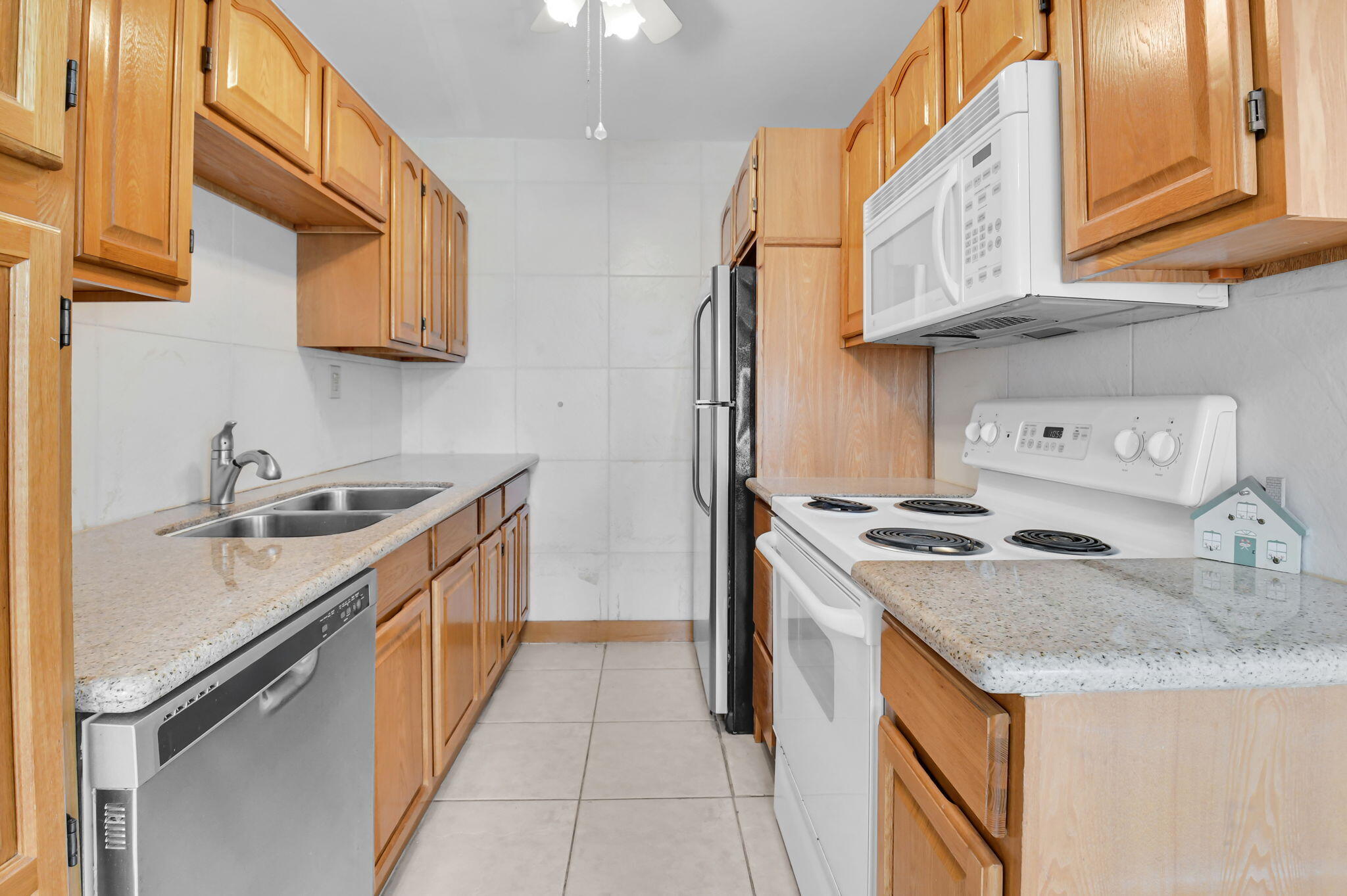 4088 Exeter Boca Raton, FL 33434 - Photo 4 of 48 Kitchen