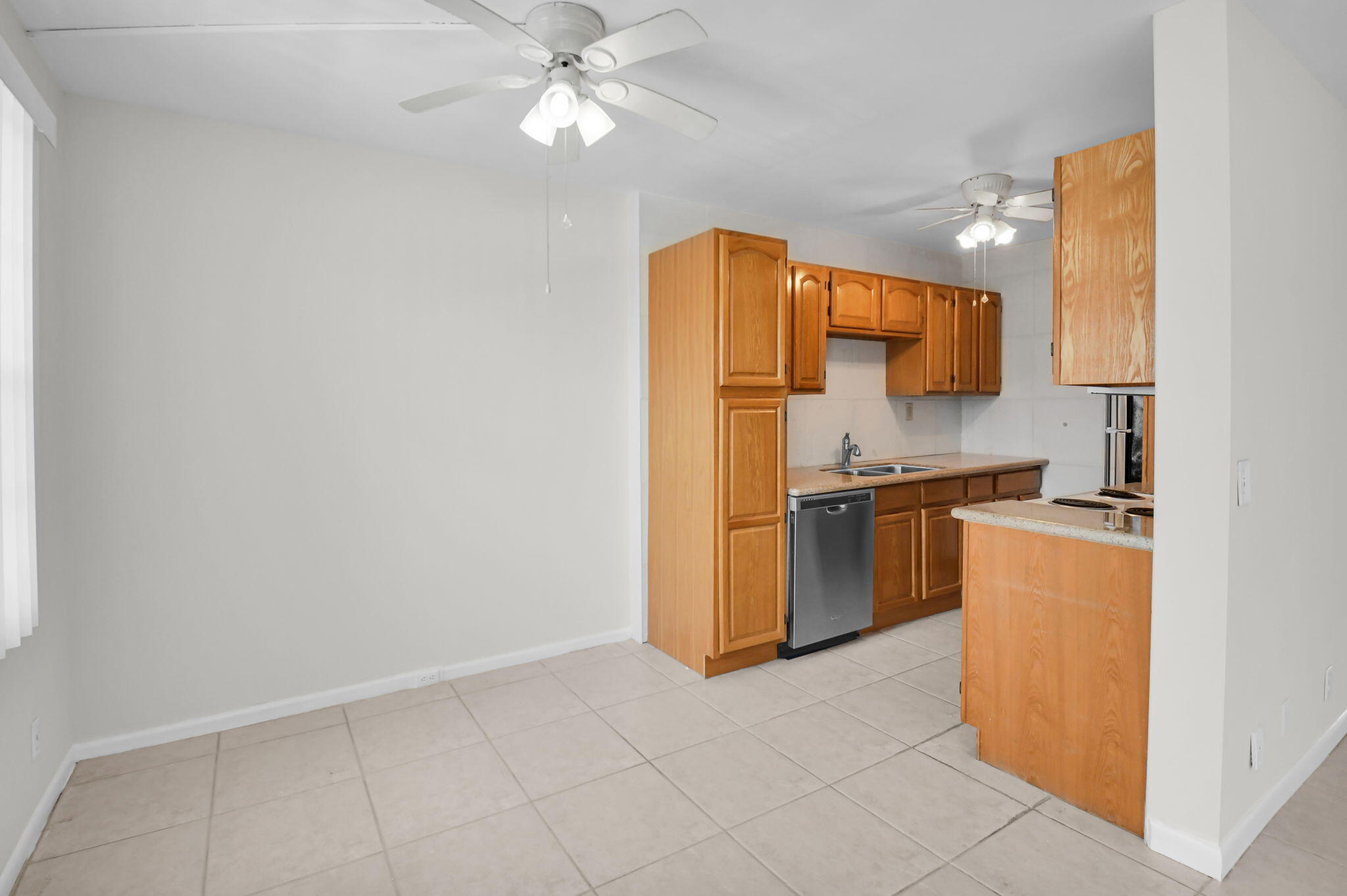 4088 Exeter Boca Raton, FL 33434 - Photo 6 of 48 Kitchen