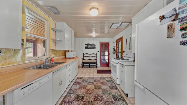 a view of a park with furniture