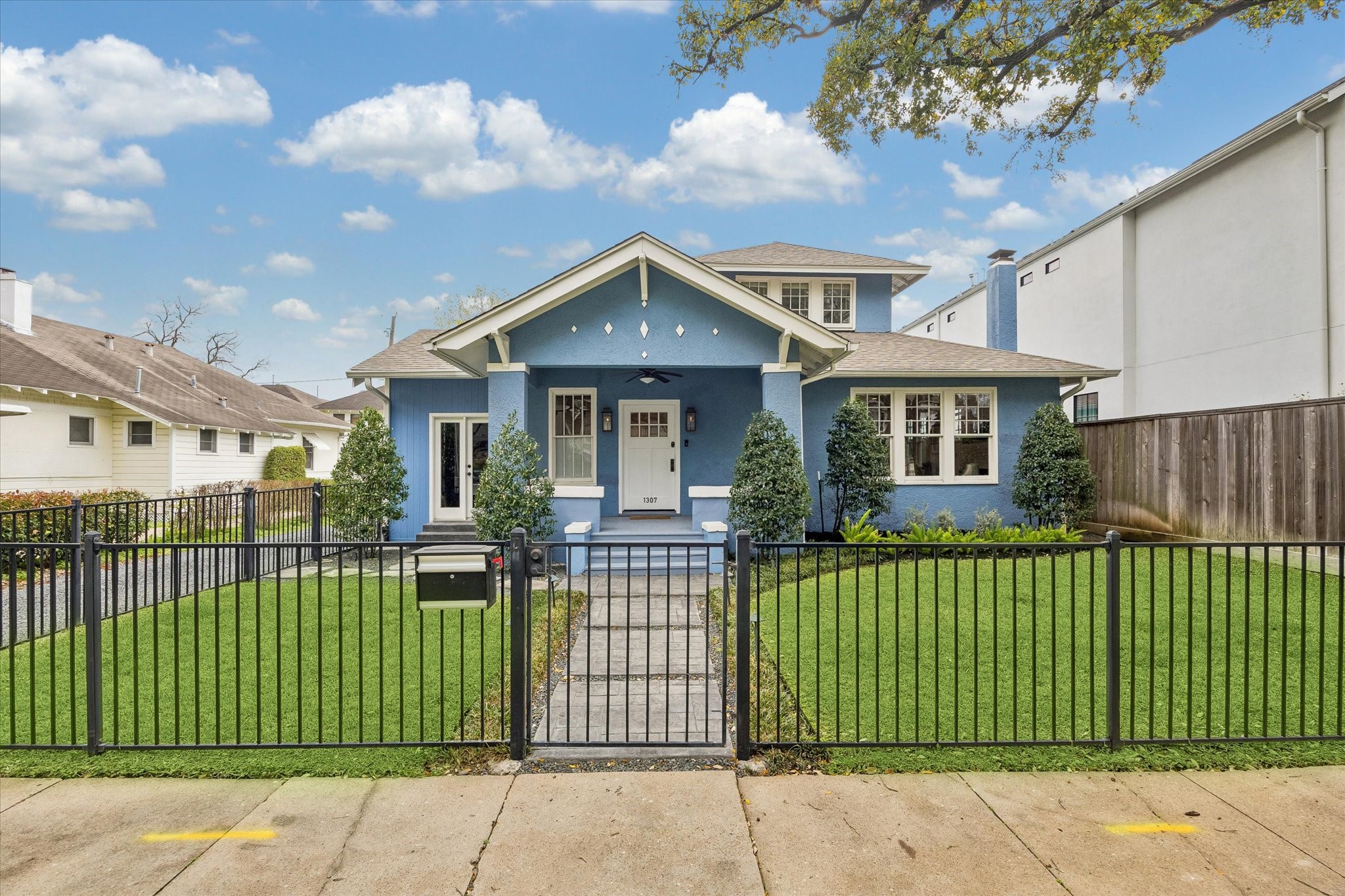 1307 Marshall Street Houston, TX 77006 - Photo 21 of 23 Come see this Montrose gem - 1307 Marshall - today!