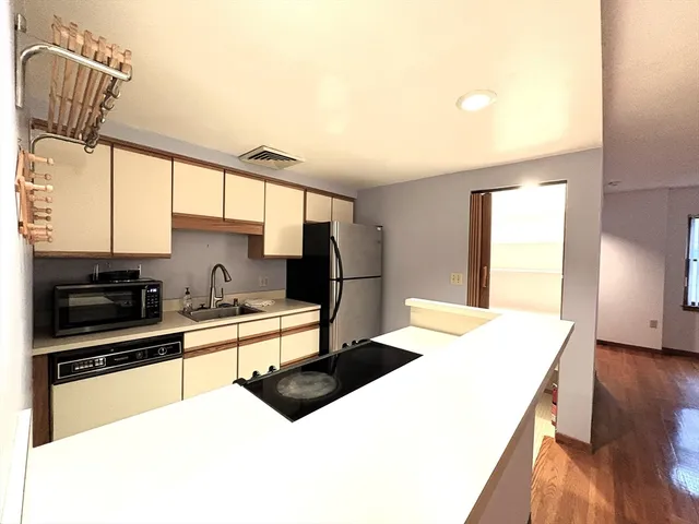 $2,700 | 28 Parkman Street, Unit 2, Brookline, MA 02446