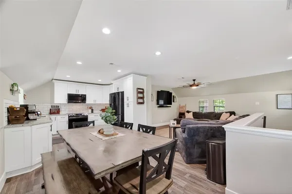 $699,000 | 819 Sentinel Oaks, Pinehurst, TX 77362
