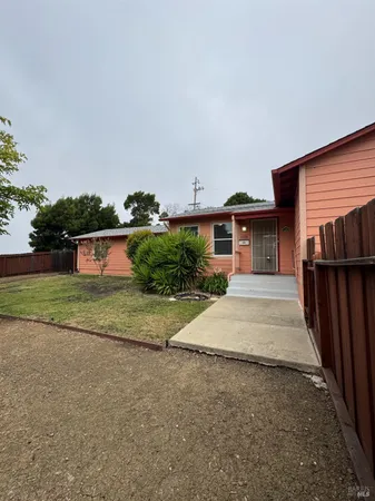 $2,800 | 2230 Redwood Street, Vallejo, CA 94589