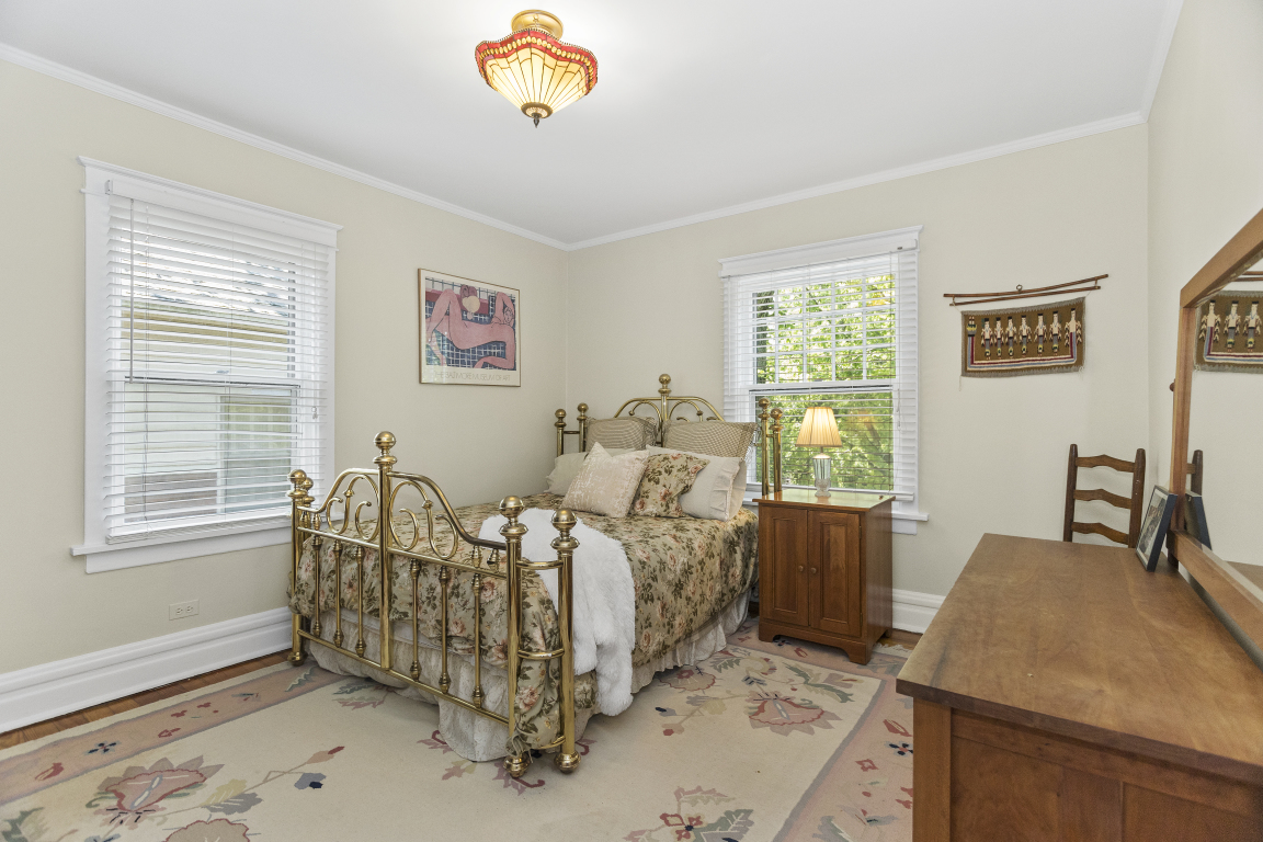 2353 Ridge Avenue Evanston, IL 60201 - Photo 18 of 35