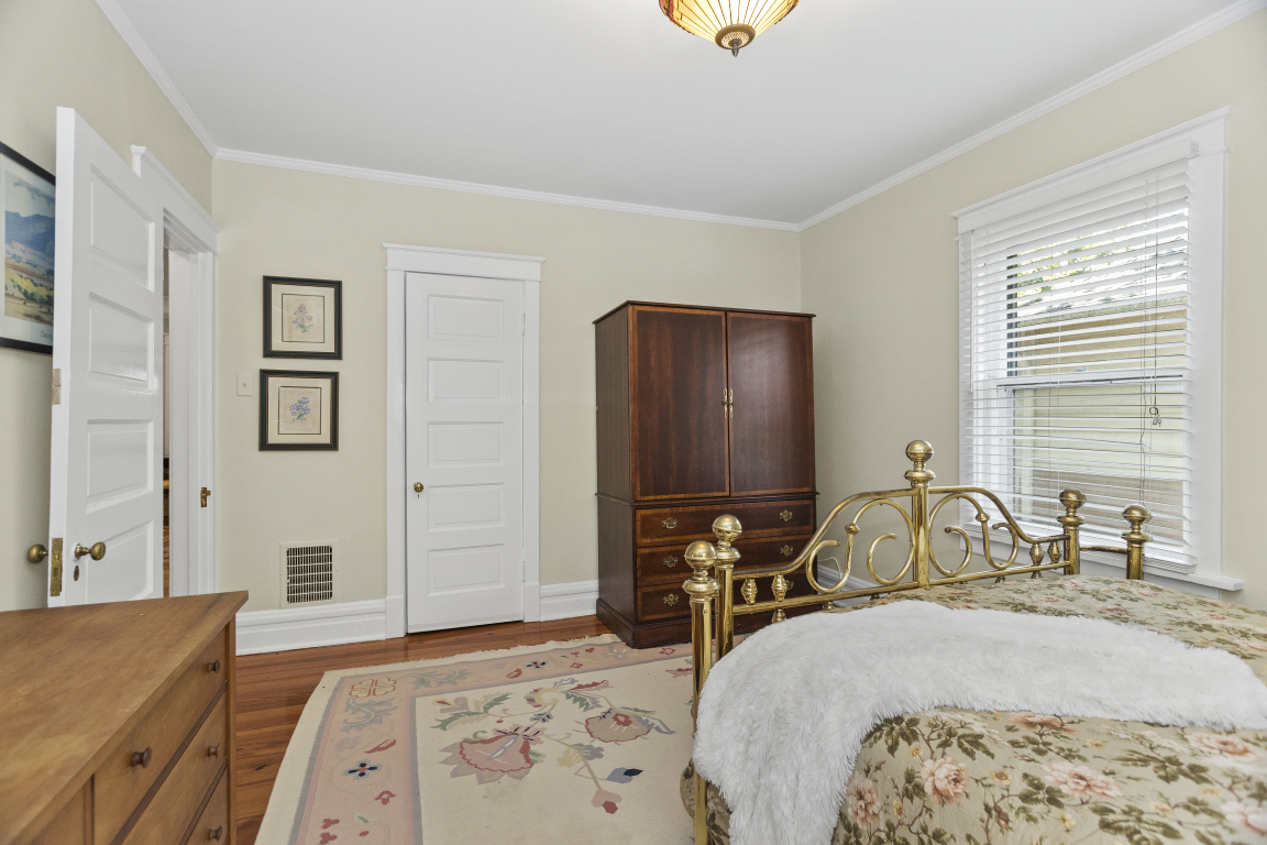 2353 Ridge Avenue Evanston, IL 60201 - Photo 19 of 35