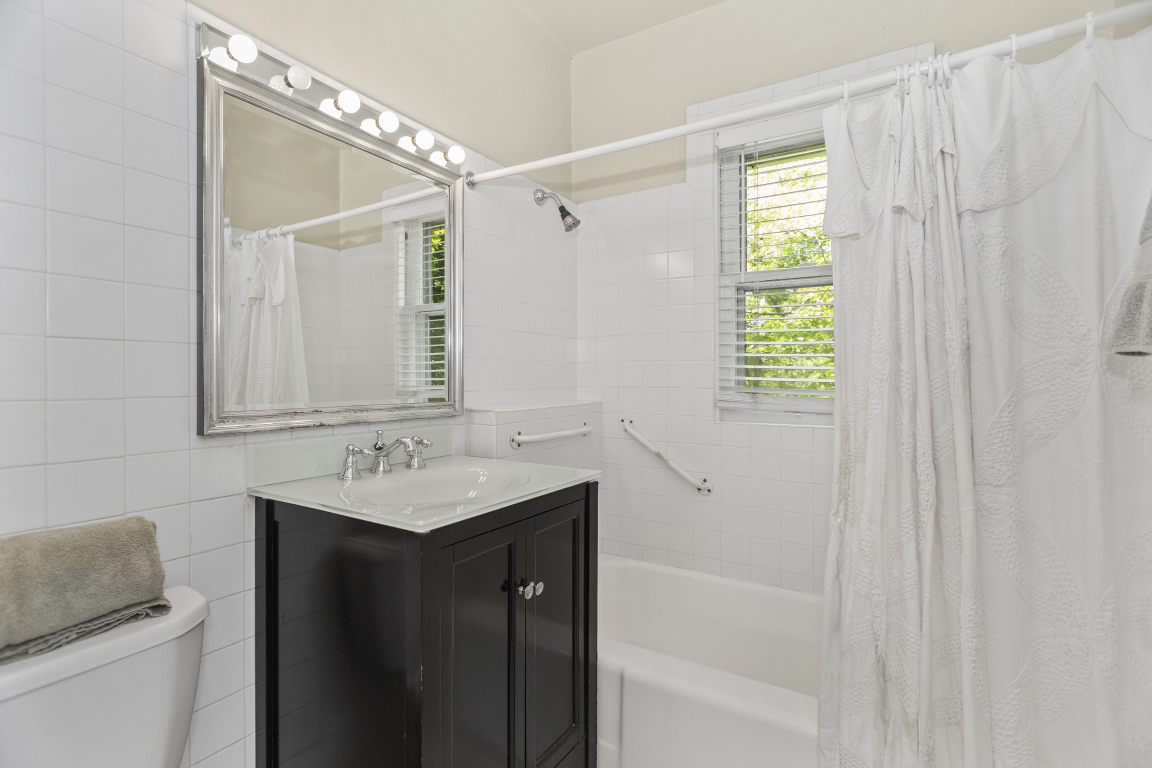 2353 Ridge Avenue Evanston, IL 60201 - Photo 22 of 35