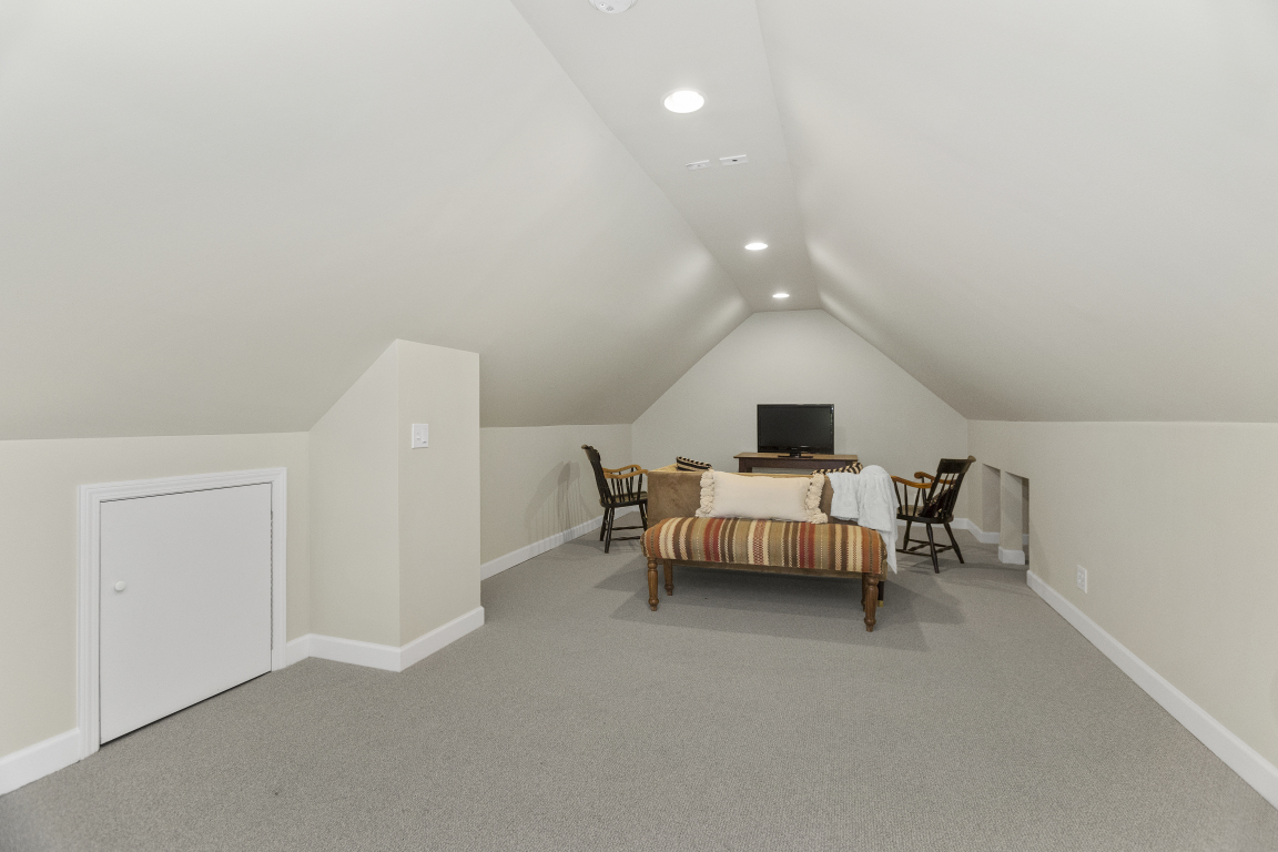 2353 Ridge Avenue Evanston, IL 60201 - Photo 23 of 35