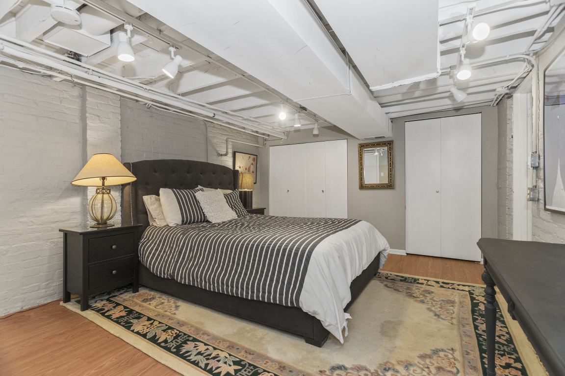 2353 Ridge Avenue Evanston, IL 60201 - Photo 27 of 35