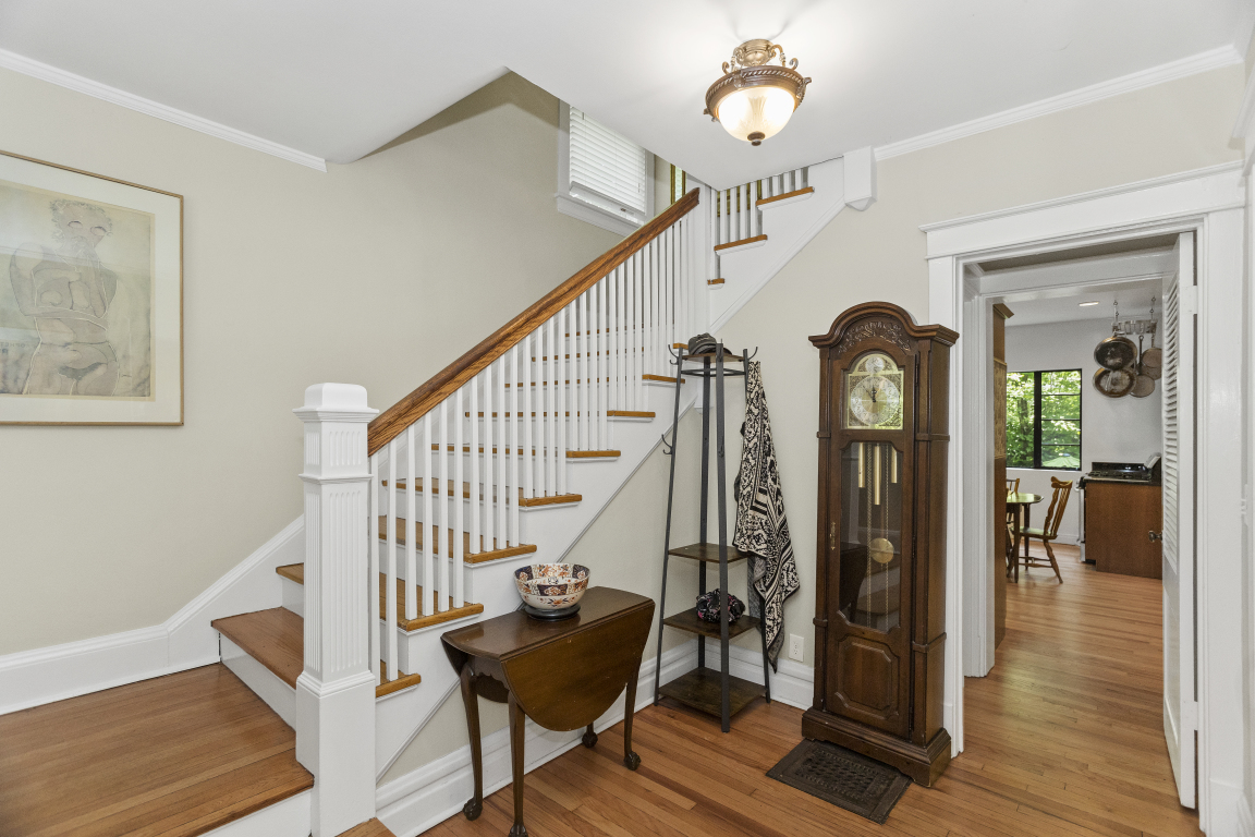 2353 Ridge Avenue Evanston, IL 60201 - Photo 3 of 35