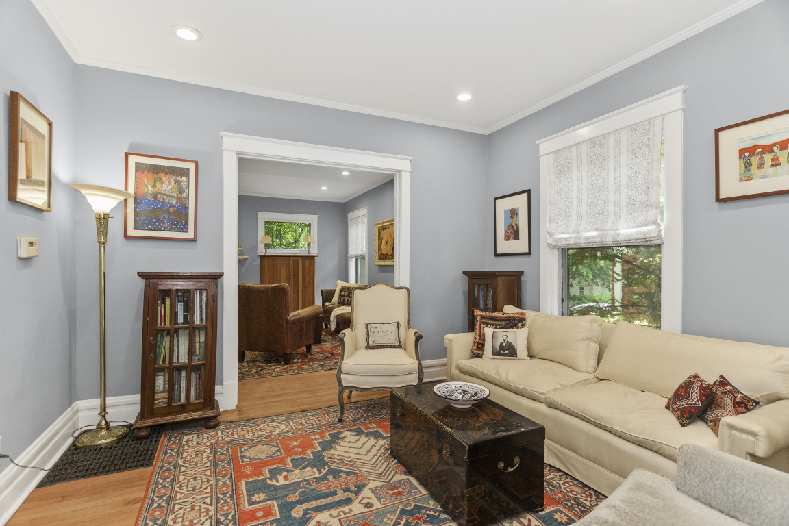 2353 Ridge Avenue Evanston, IL 60201 - Photo 4 of 35