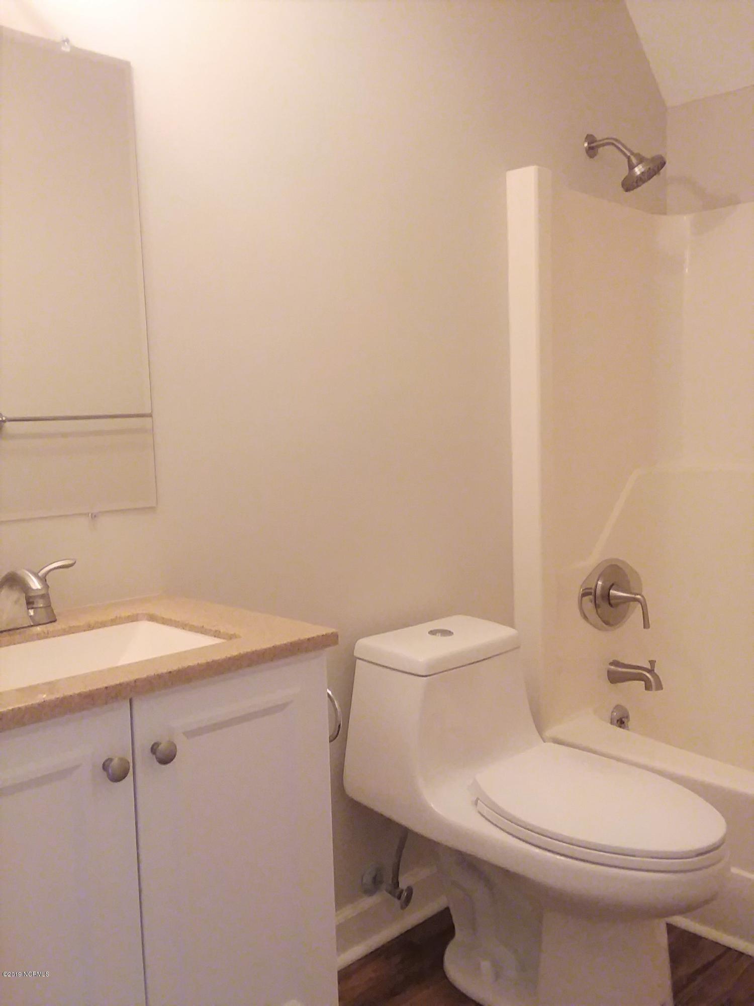 226 North Hampton Road Wilmington, NC 28409 - Photo 17 of 26 Guest bath