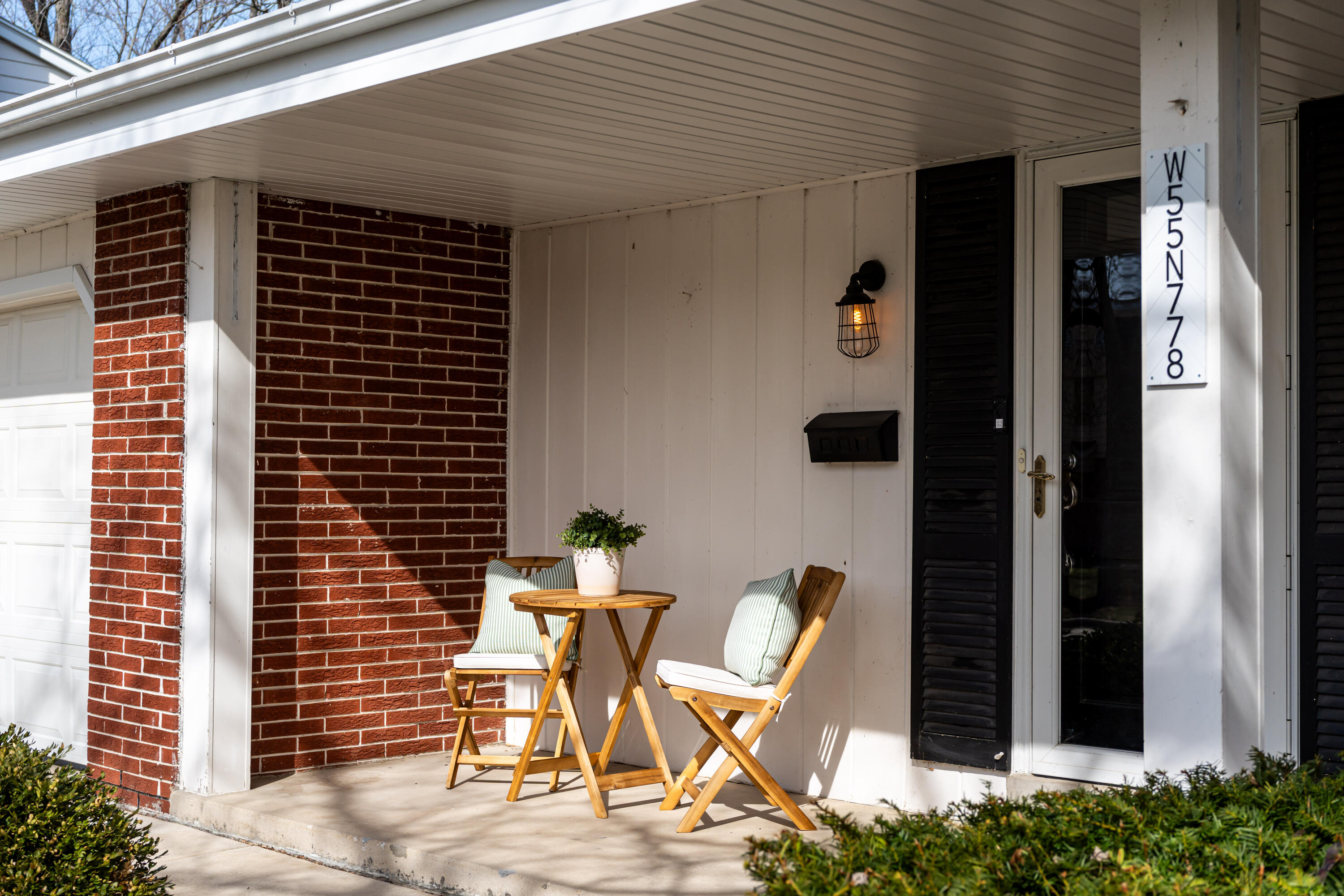 W55N778 Cedar Ridge Drive Cedarburg, WI 53012 - Photo 2 of 33 DSC05749