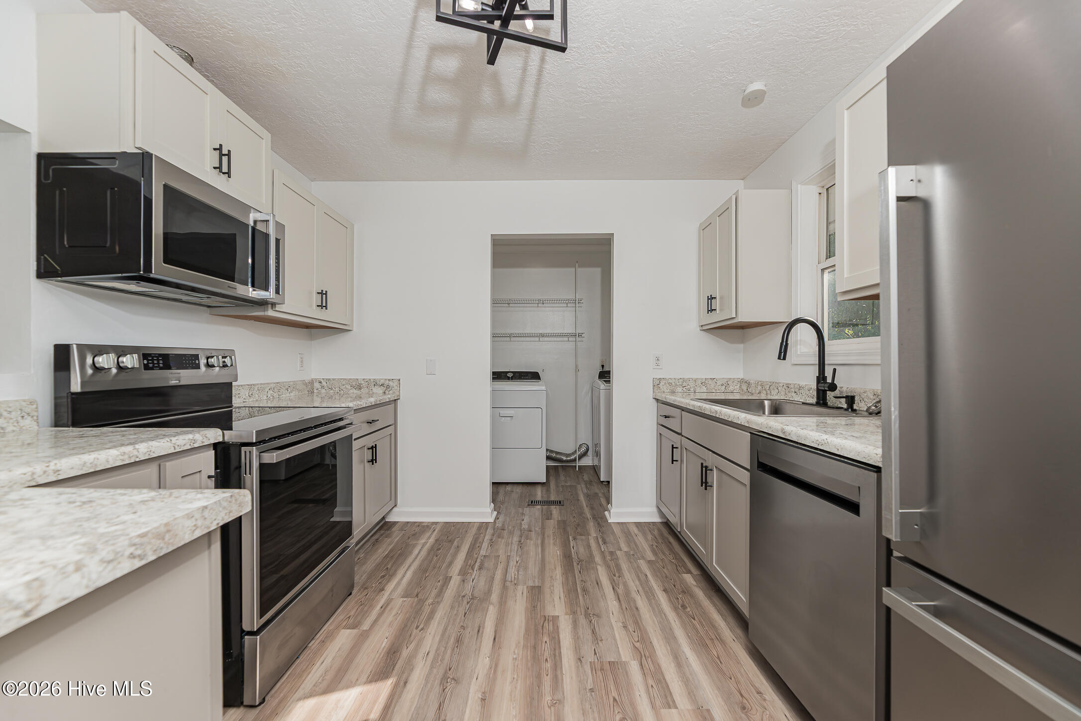 1009 River Street Jacksonville, NC 28540 - Photo 20 of 43 21KITCHEN