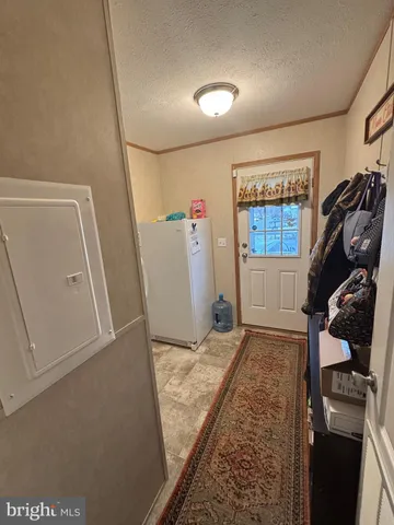 a view of an entryway with workspace