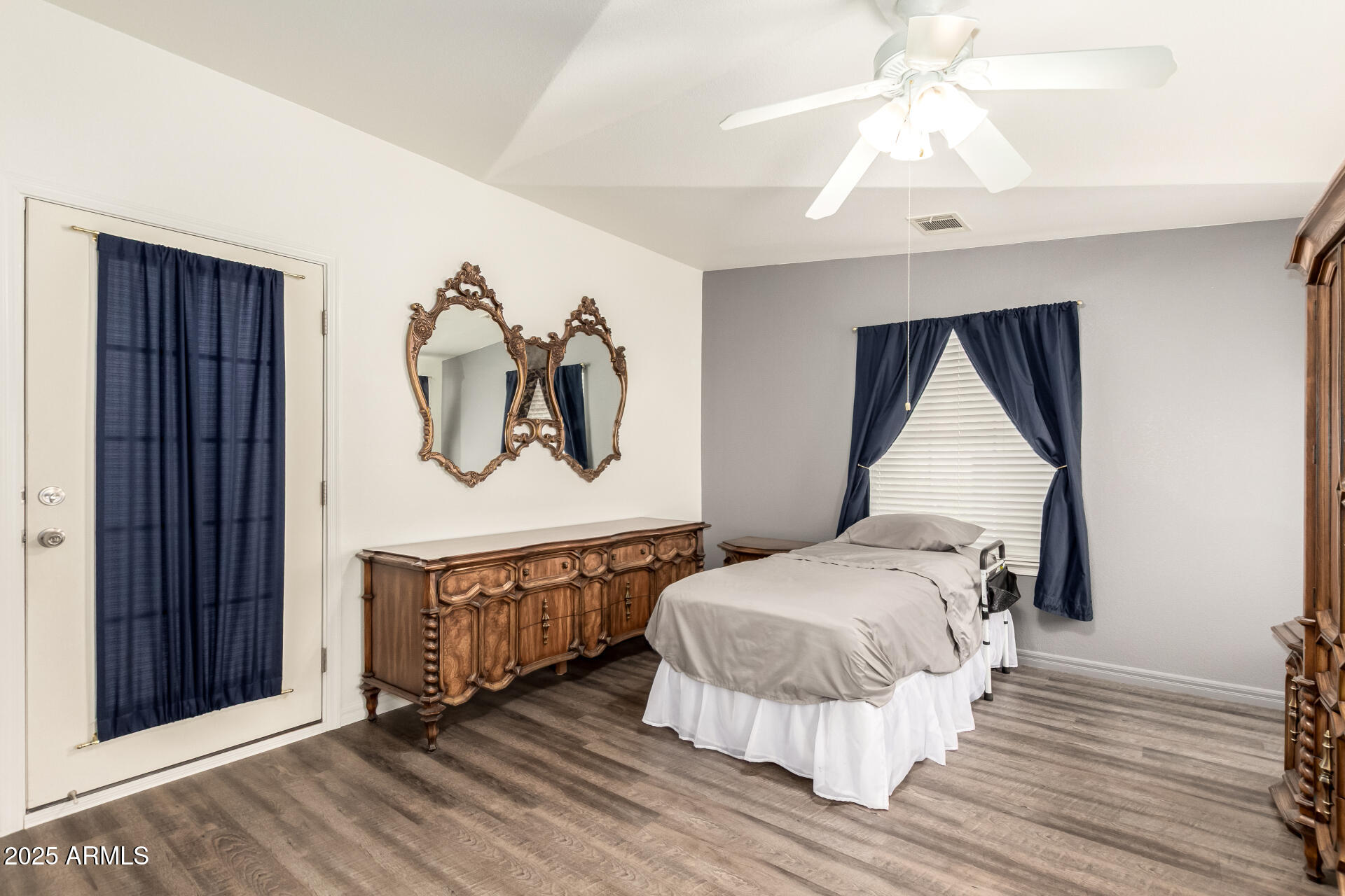 3301 South Goldfield Road, Unit 2097 Apache Junction, AZ 85119 - Photo 11 of 40 a living room with a bed and a chandelier