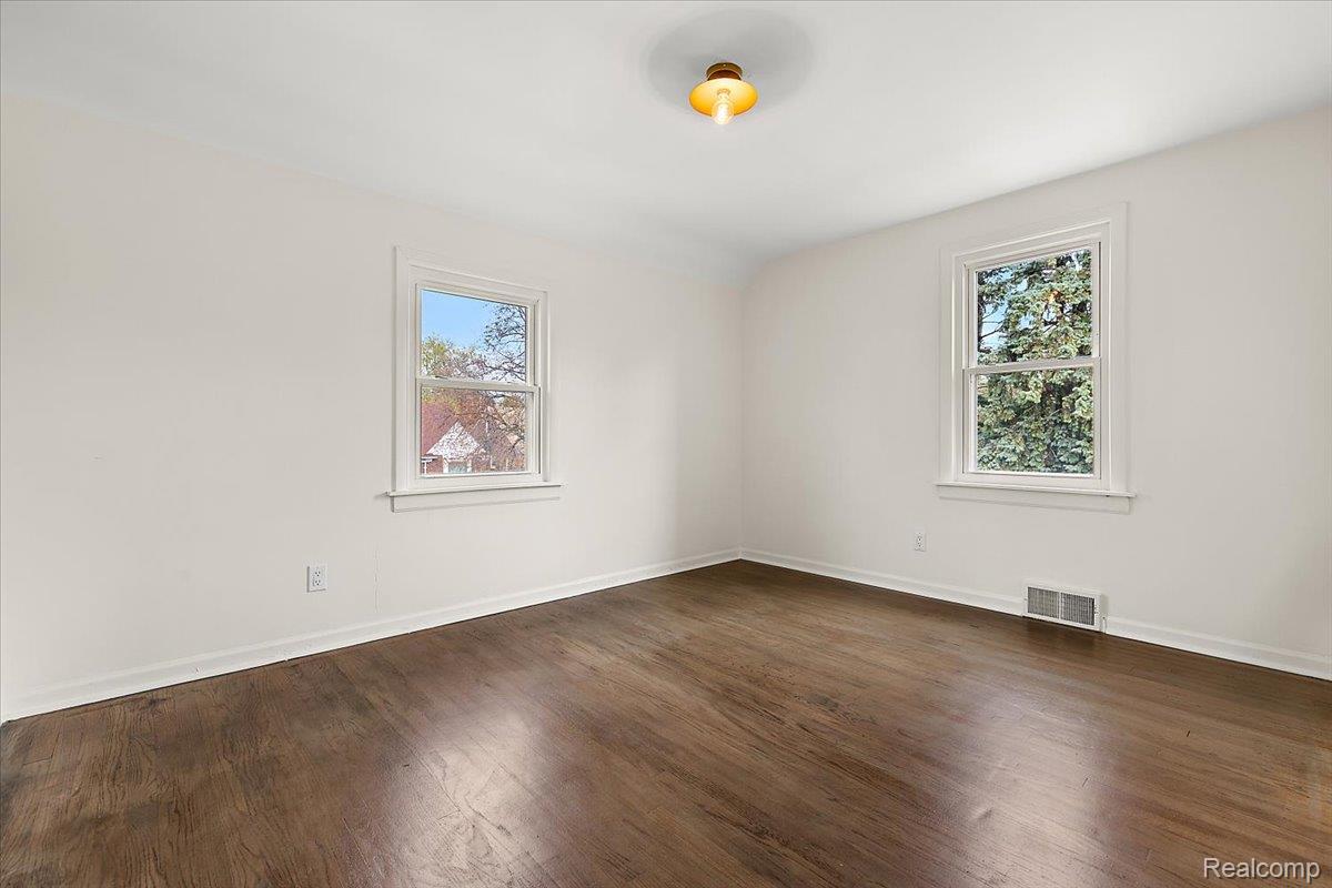10612 Nottingham Road Detroit, MI 48224 - Photo 17 of 50 35-10612 Nottingham-35.jpg