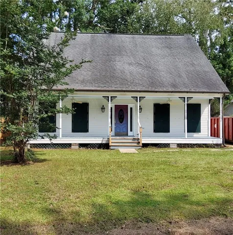 $2,100 | 305 Goldenwood Street, Mandeville, LA 70448