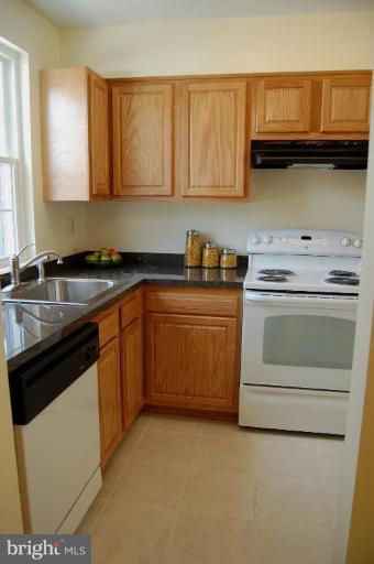 10 Ritters Ridge Court, Unit 10 Owings Mills, MD 21117 - Photo 3 of 15 Kitchen