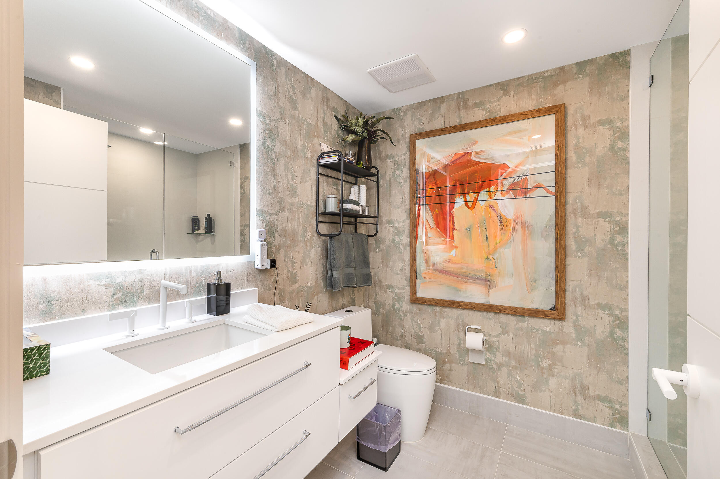 200 East Palmetto Park Road, Unit 509 Boca Raton, FL 33432 - Photo 30 of 52 En Suite Full Bath