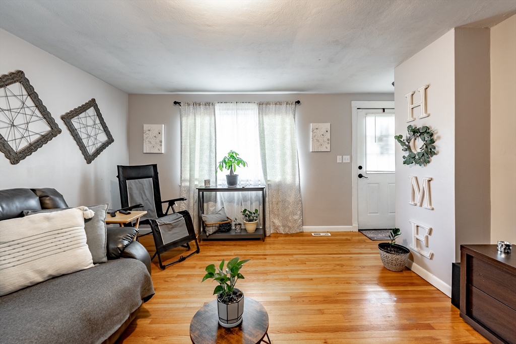 17 Mark Street Springfield, MA 01129 - Photo 11 of 29