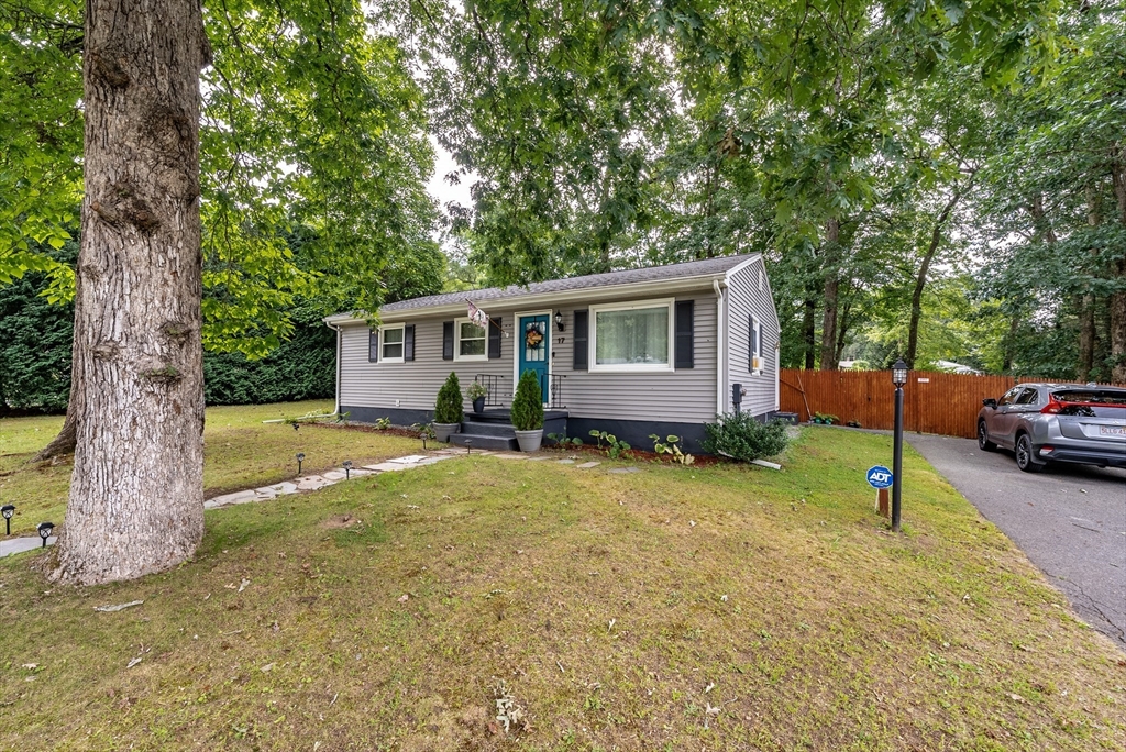 17 Mark Street Springfield, MA 01129 - Photo 2 of 29