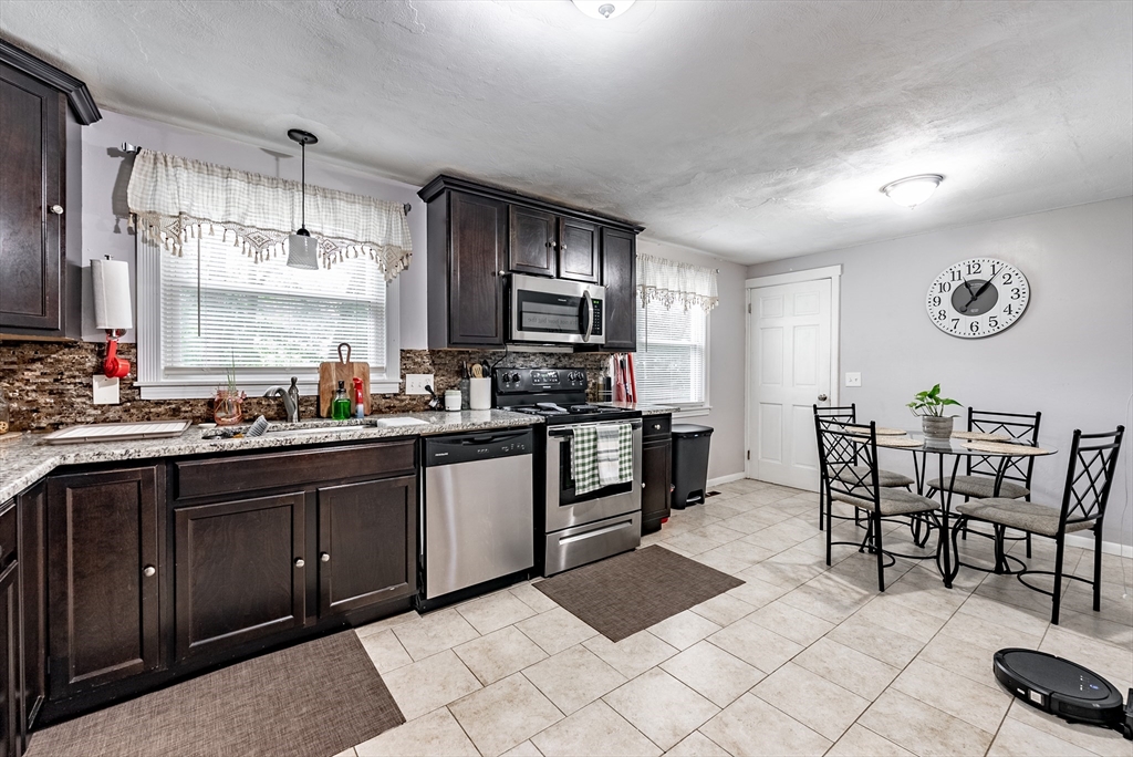 17 Mark Street Springfield, MA 01129 - Photo 21 of 29