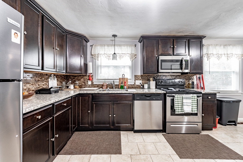 17 Mark Street Springfield, MA 01129 - Photo 22 of 29