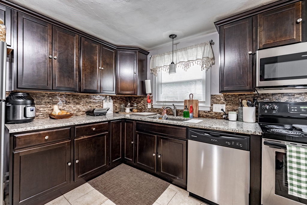 17 Mark Street Springfield, MA 01129 - Photo 23 of 29