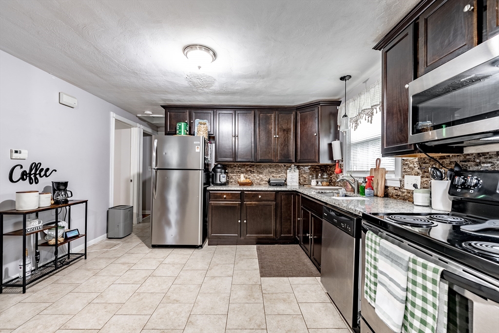 17 Mark Street Springfield, MA 01129 - Photo 29 of 29