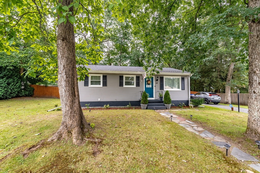 17 Mark Street Springfield, MA 01129 - Photo 3 of 29
