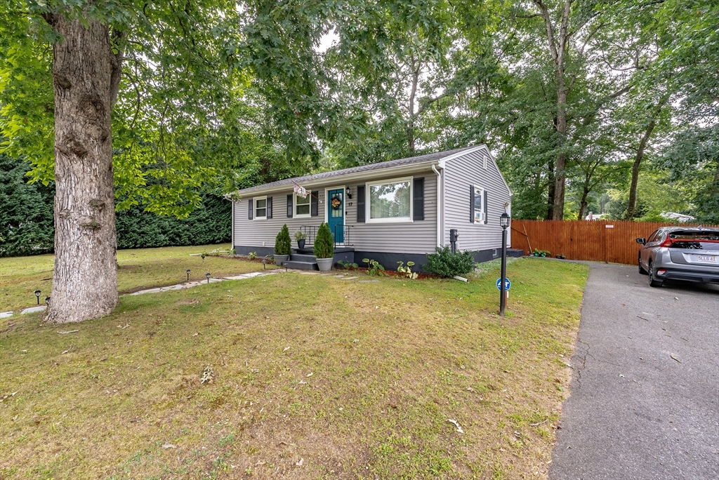 17 Mark Street Springfield, MA 01129 - Photo 4 of 29