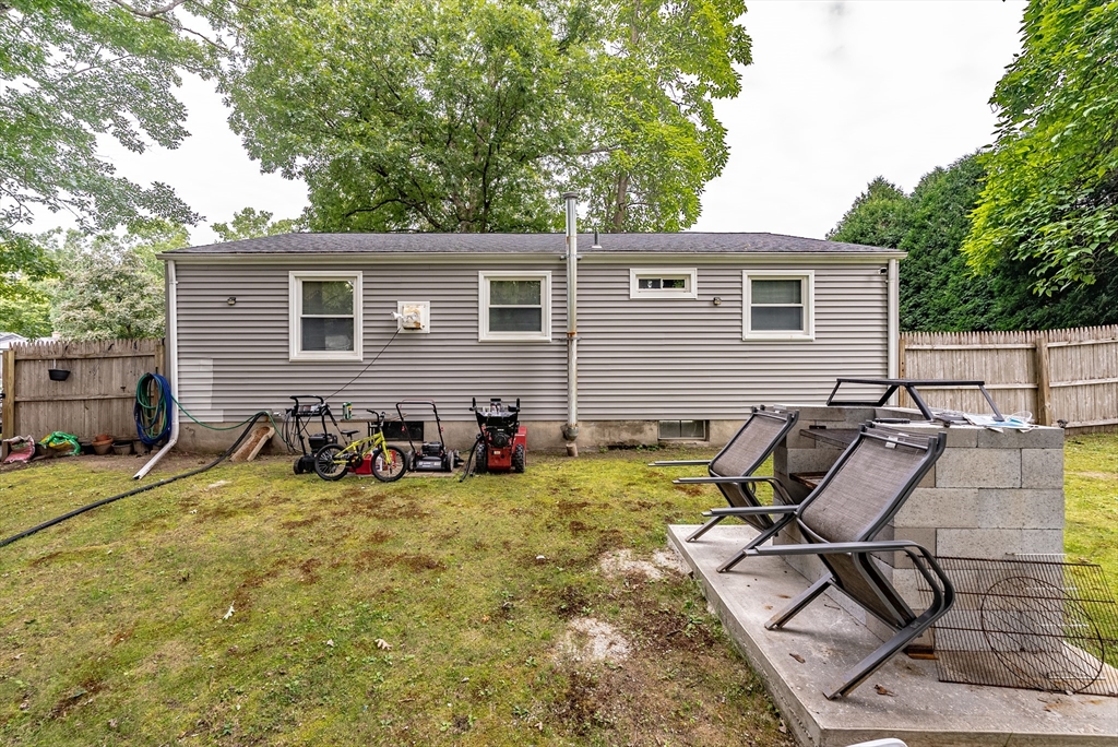17 Mark Street Springfield, MA 01129 - Photo 6 of 29