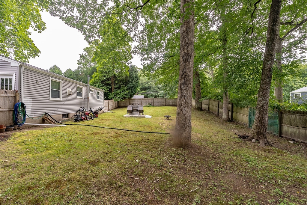 17 Mark Street Springfield, MA 01129 - Photo 7 of 29