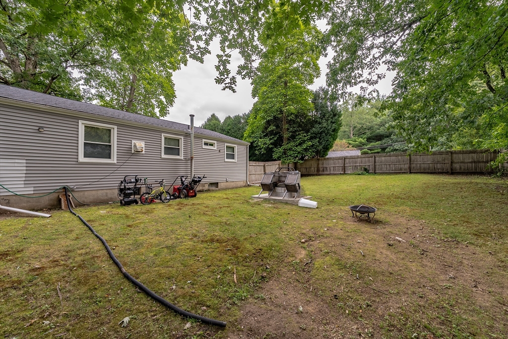 17 Mark Street Springfield, MA 01129 - Photo 8 of 29