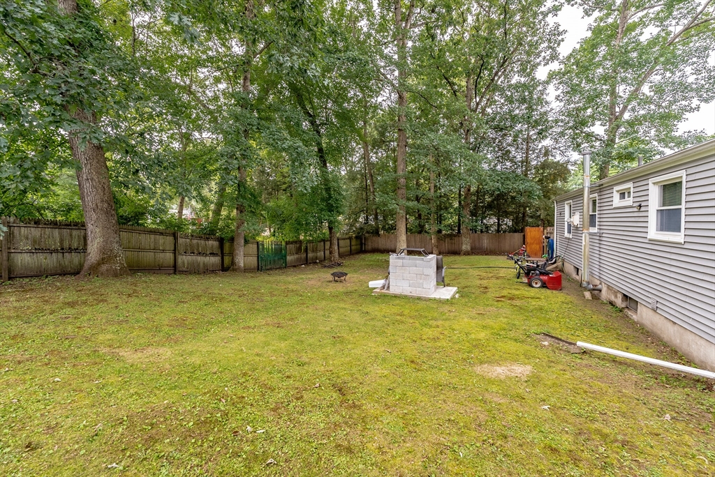 17 Mark Street Springfield, MA 01129 - Photo 9 of 29