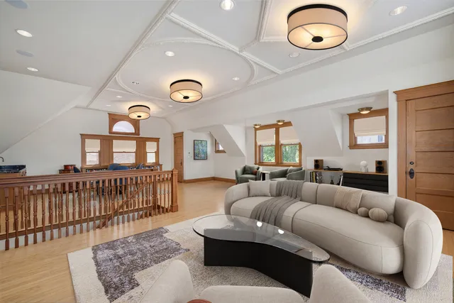 $3,995,000 | 536 West Barry Avenue, Chicago, IL 60657