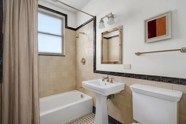 $3,995,000 | 536 West Barry Avenue, Chicago, IL 60657