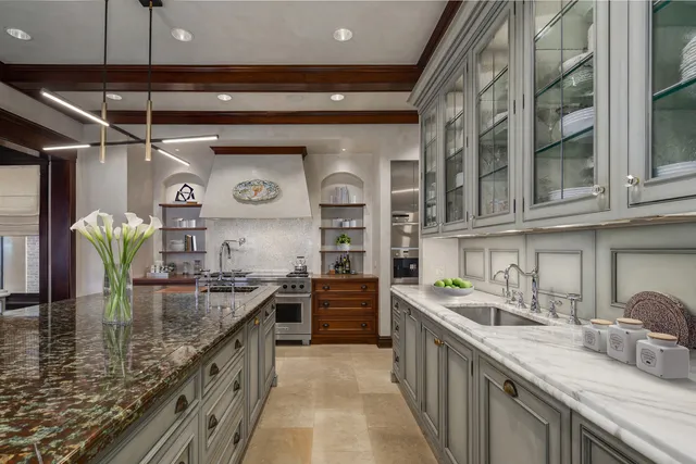 $3,995,000 | 536 West Barry Avenue, Chicago, IL 60657