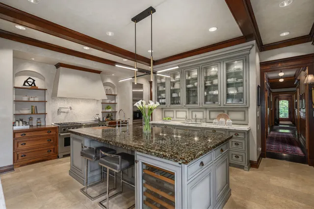 $3,995,000 | 536 West Barry Avenue, Chicago, IL 60657