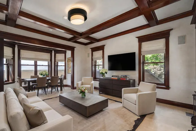 $3,995,000 | 536 West Barry Avenue, Chicago, IL 60657