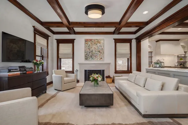 $3,995,000 | 536 West Barry Avenue, Chicago, IL 60657