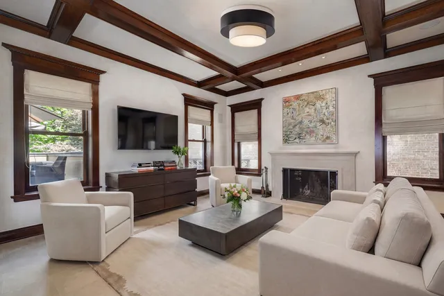 $3,995,000 | 536 West Barry Avenue, Chicago, IL 60657