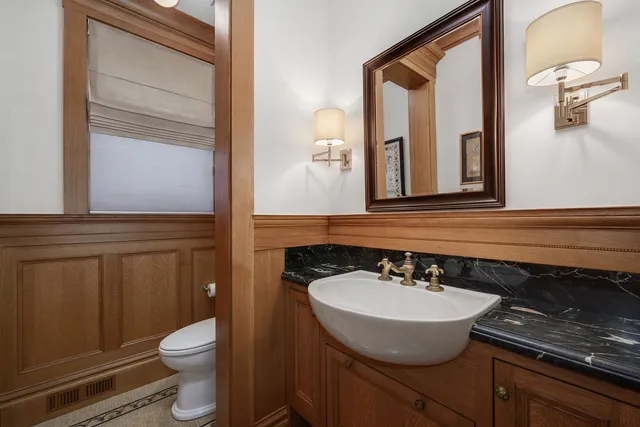 $3,995,000 | 536 West Barry Avenue, Chicago, IL 60657