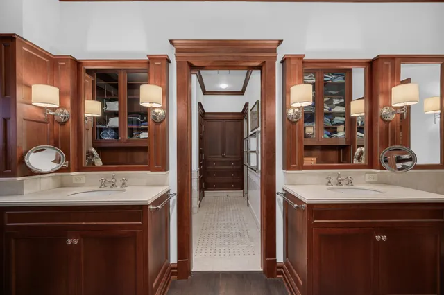 $3,995,000 | 536 West Barry Avenue, Chicago, IL 60657