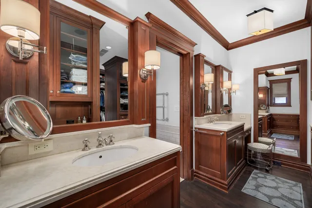 $3,995,000 | 536 West Barry Avenue, Chicago, IL 60657