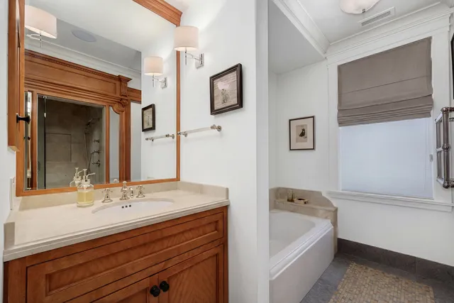 $3,995,000 | 536 West Barry Avenue, Chicago, IL 60657