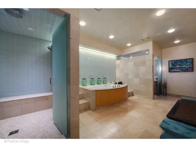 $3,995,000 | 536 West Barry Avenue, Chicago, IL 60657