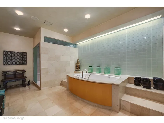 $3,995,000 | 536 West Barry Avenue, Chicago, IL 60657