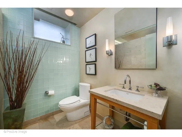 $3,995,000 | 536 West Barry Avenue, Chicago, IL 60657